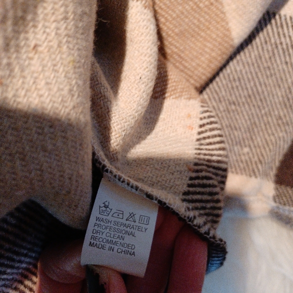 Host pick! 🍂🍁🍂🍁! super soft plaid flannel shirt Shacket - Picture 6 of 8